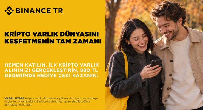 The image is a Binance TR advertisement featuring a smiling couple looking at a smartphone together outdoors, with Turkish text promoting a crypto asset campaign offering an 880 TL gift voucher for first purchases. The bold yellow banner reads "KRİPTO VARLIK DÜNYASINI KEŞFETMENİN TAM ZAMANI" (Now is the perfect time to discover the crypto world), aligning with the post's mention of Binance TR's fall campaign.