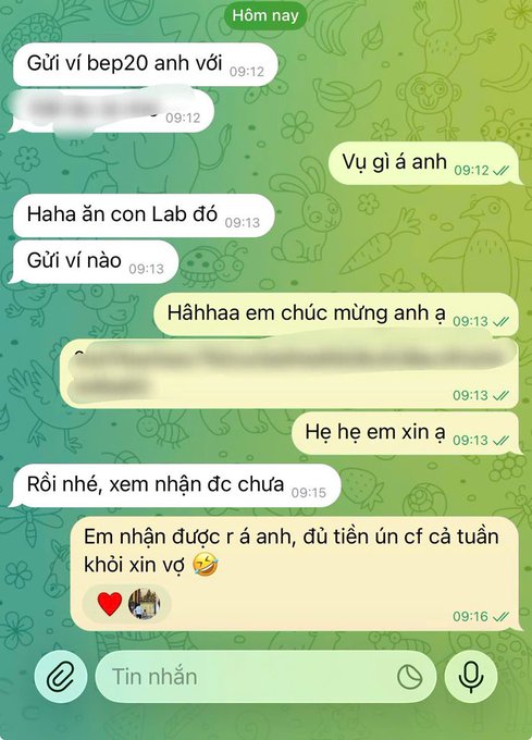 A Vietnamese-language chat conversation where one user requests another to send a 'bep20' wallet address, and later the sender confirms receipt of funds with the message 'Em nhận được r á anh, đủ tiền ún cf cả tuần khỏi xin vợ'.