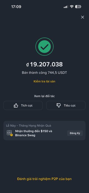 The image displays a successful Binance P2P transaction confirmation screen showing ₫19,207,038 (approximately 744.5 USDT) sold successfully, with options to check assets or trade again. The screen illustrates the cashing-out strategy referenced in the post, where the trader converts USDT holdings into fiat currency (Vietnamese Dong) to preserve capital and avoid the risks of holding crypto in a platform that might disappear.