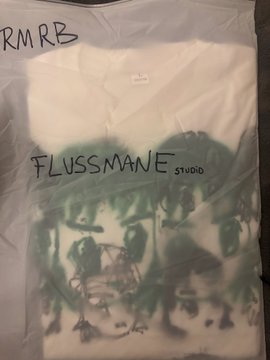 A photograph shows a white plastic bag with the handwritten text 'RMRB' and 'FLUSSMANE STUDIO' along with a green and purple tie-dye design.