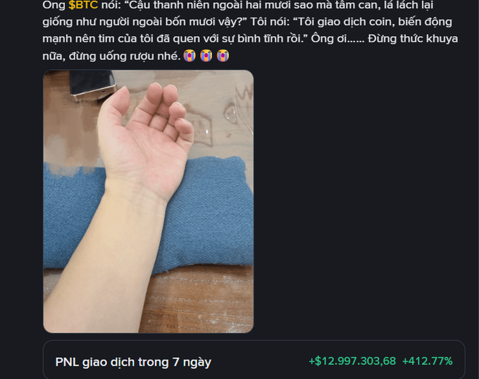 A screenshot in Vietnamese showing a hand gripping a blue towel, with text about trading coins and a profit/loss statement showing 'PNL giao dịch trong 7 ngày: +$12,997,303.68 +412.77%'.