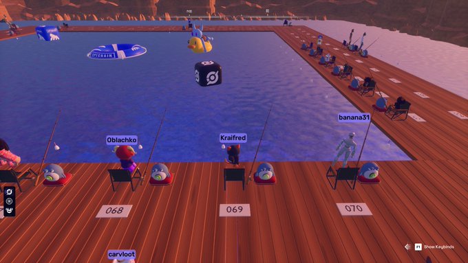 A screenshot from a fishing video game showing players like 'Oblachke', 'Kraifred', and 'banana31' standing on numbered wooden docks 068-070 with cartoon shark decals.