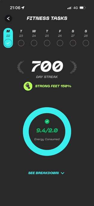 The image shows a fitness tracking app with a black background, displaying various statistics about the user's workout progress. The app displays information such as the number of calories burned, steps taken, and energy consumed during workouts. It also provides an overview of the user's daily activity levels, including the number of hours spent on different activities throughout the day. The app is designed to help users track their fitness goals and make healthier lifestyle choices by providing real-time feedback on their progress.