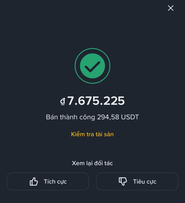 A dark confirmation screen shows a successful transaction of '₫ 7.675.225' with 'Bán thành công 294,58 USDT' and feedback buttons labeled 'Tích cực' and 'Tiêu cực'.