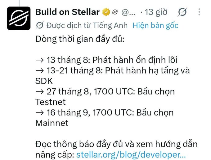 A translated social media post from the official 'Build on Stellar' account in Vietnamese, detailing a timeline: '13 tháng 8: Phát hành ổn định lỗi', '13-21 tháng 8: Phát hành hạ tầng và SDK', '27 tháng 8, 1700 UTC: Bầu chọn Testnet', and '16 tháng 9, 1700 UTC: Bầu chọn Mainnet'.