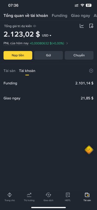 A mobile trading app interface in Vietnamese showing a total account value of $2,123.02 USD with Funding of $2,101.14 and a daily PNL of +$0.00080632.
