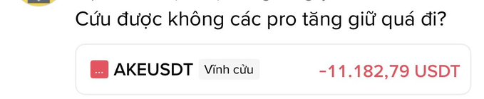A screenshot showing a perpetual trading loss on AKEUSDT of -11,182.79 USDT, with Vietnamese text asking 'Cứu được không các pro tầm giữu quá đi?' (Can it be saved, pros?).