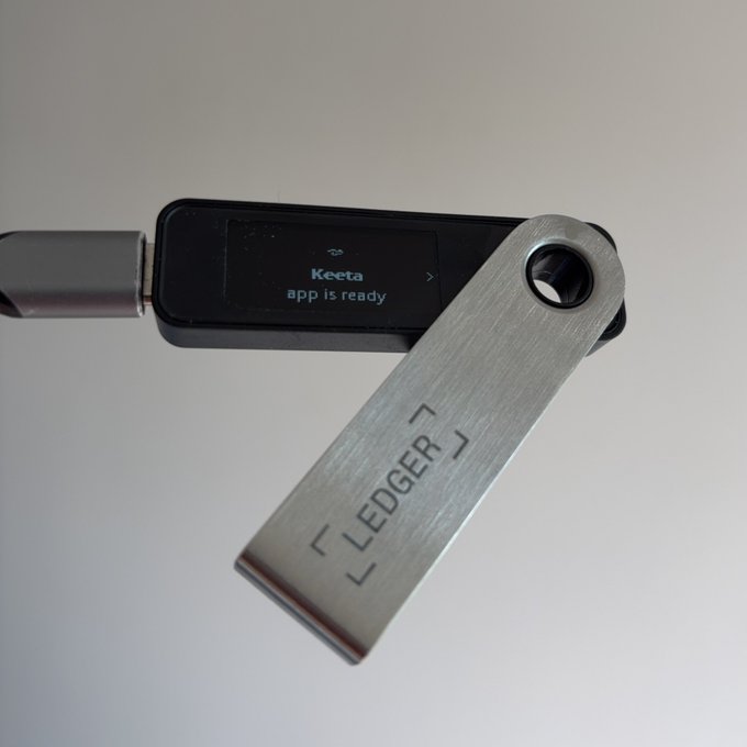 urn-shaped USB drive with a silver metal case and black screen displaying "KETTA" and "app is ready".