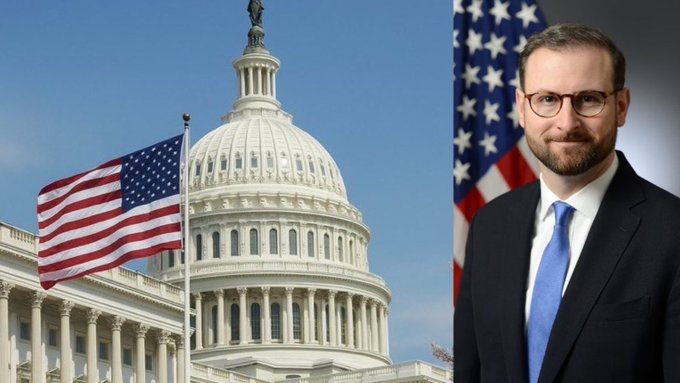 A side-by-side composite image shows the U.S. Capitol building with an American flag on the left, alongside an official portrait of Patrick Witt, the White House crypto adviser, on the right. The image visually accompanies the breaking news that Witt announced the main blocker of the CLARITY Act has been resolved, with the Capitol symbolizing the legislative progress and his portrait representing the administration official delivering the update.