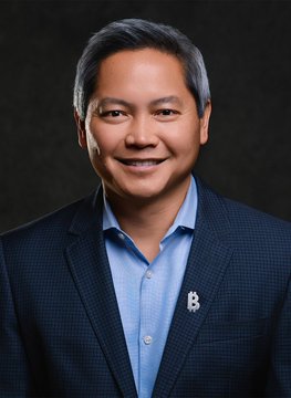 The image shows Phong Le, CEO of Strategy (formerly MicroStrategy), in a professional headshot wearing a dark blazer over a light blue shirt. The accompanying post relates to him by announcing his statement that Strategy will resume Bitcoin purchases this year, having acquired approximately 175,000 BTC since the start of the year while selling 7,000 BTC to fund dividends, share buybacks, and dollar reserves.