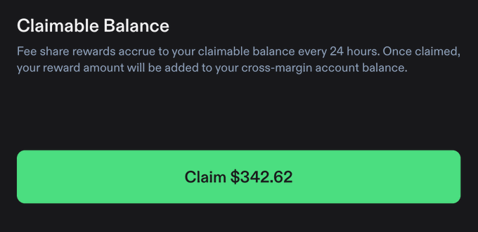 A "Claimable Balance" interface on Phoenix Trade showing a green "Claim $342.62" button, with text explaining that fee share rewards accrue every 24 hours and are added to the cross-margin account balance upon claiming. This supports the post's claim of receiving $342 USDC in fee share rewards from the Phoenix perp airdrop campaign.