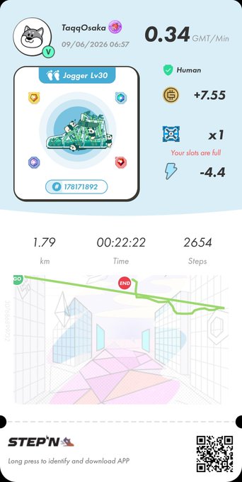 The image shows a fitness app with a map of a city, displaying the user's progress through various steps such as running or walking. The app also provides information about the distance covered and calories burned during each step taken.