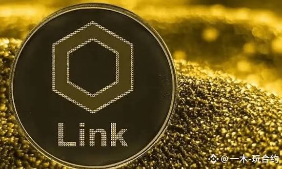 A close-up of a black and gold physical cryptocurrency coin labeled 'Link' (Chainlink), with a watermark in Chinese characters.