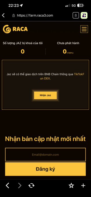 Screenshot of the RACA homepage at farm.raca3.com showing 0 JAZ tokens claimed (100%) with a Vietnamese "Nhận Jaz" (Claim Jaz) button, and an email signup section for updates, indicating the JAZ token claim feature on the RACA platform.