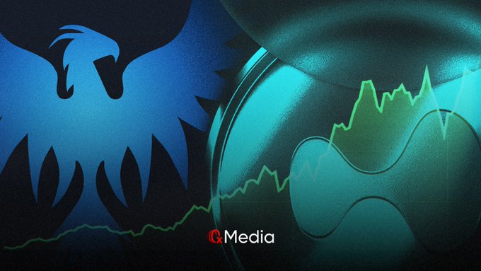 The image shows a stylized graphic with a blue eagle/bird silhouette on the left and a green upward-trending line graph overlaid on a dark teal background, with the "吴Media" watermark at the bottom. It visually represents the bullish HYPE price prediction from Multicoin Capital's valuation report, which forecasts a $319 base case and $689 bull case target by 2028, comparing Hyperliquid's trajectory to early Binance.