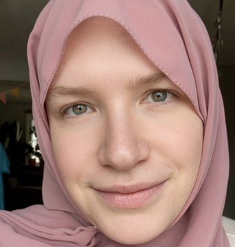 The image shows a close-up selfie of Catherine Beth Washburn, a 37-year-old New York woman who has been charged with funneling over $30,000 in cryptocurrency to the terrorist group Palestine Islamic Jihad.