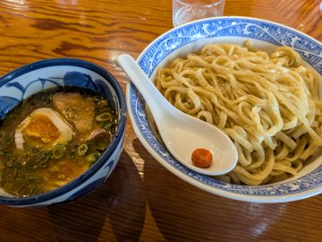 The image features a bowl of noodles with an orange garnish sitting next to another bowl containing soup. Both bowls are placed on a dining table, suggesting that they might be part of a meal or snack. The presence of these two dishes together indicates that this could be a casual dining experience where people can enjoy both hot and cold food items in one setting.

The post reads: "I don't remember eating it, so zero calories #stepn". This phrase is likely an inside joke or reference to the image's content. It seems like someone has posted about their meal experience on social media, possibly tagging a restaurant or sharing their dining experience with friends and followers.