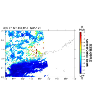 A satellite radar image dated 2026-07-12 14:26 HKT from NOAA-21 displays measured rainfall over the South China coast, with the Pearl River Delta region (including Hong Kong, Shenzhen, and Guangzhou) highlighted by red and orange patches indicating intense precipitation—weather conditions directly relevant to the trader mentioned in the post, who uses such meteorological data to inform his bets on Polymarket.