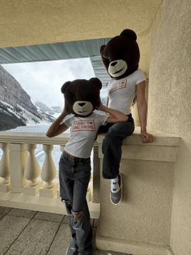 The image features two people wearing t-shirts with the words "Bera" written on them, sitting next to each other on a balcony or porch. The person on the left has their head covered by a brown teddy bear mask, while the person on the right is not wearing any mask and has their face visible.

The post seems to be promoting an event or gathering related to bears, possibly a teddy bear-themed party or a charity event for bear conservation efforts. The image captures the attention of viewers by showing two people dressed in bear-themed clothing, which could be interpreted as a fun and lighthearted way to promote the event.