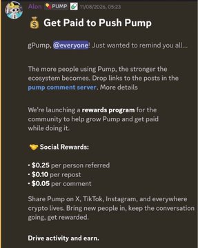 The image shows a Discord announcement from the @Pump channel titled "Get Paid to Push Pump," detailing a referral rewards program offering $0.25 per person referred, $0.10 per repost, and $0.05 per comment. The accompanying post criticizes this referral structure as "trash" by comparing it to the Fomo platform, where 124 referrals earned roughly $400-$700 per week, versus an estimated one-time $31 payout under Pump's scheme.