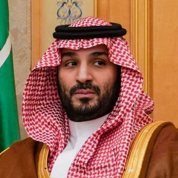 Saudi Crown Prince Mohammed bin Salman appears in formal traditional attire, likely in an official meeting setting, as reports emerge that Saudi Arabia has withdrawn from a China-led blockchain payment initiative aimed at reducing dependence on SWIFT and the US dollar.