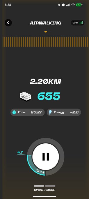 A fitness app screen showing an "AIRWALKING" session in Sports Mode, with stats displaying 2.20KM, 655 steps, 26:27 time, and -2.8 energy, alongside a circular progress meter at 16.0% with 4.7 pace. The image illustrates the user's complaint about low energy consumption (2.8) after 26 minutes of walking, though they note preferring the MAP mode to avoid facing these disappointing results.
