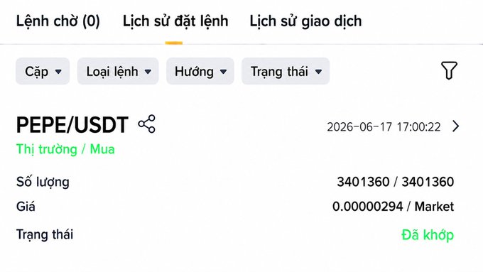 The image shows a screenshot of an eBay auction page, with a price tag indicating that an item has been sold for $4.9 million at the end of May 2023. The auction took place in Vietnam as per the description provided by the vendor's account on eBay.
