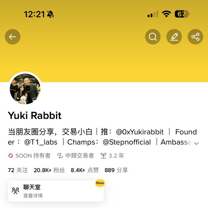The image shows a social media post with a yellow background, white text, and a picture of a person's face. The post contains information about a person named Yuki Rabbit who has posted a message on Twitter. The post also includes a screenshot of the Twitter app, which is open in the top left corner of the screen. The post mentions that the user wants to know where their companions are, and it suggests using the Twitter app for this purpose.