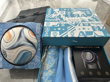 A collection of Argentina-themed merchandise is unboxed, featuring a blue and white soccer ball, a "CIRCULATING FAN," and an "ARGENTINA" branded box, all bundled with a black backpack and matching accessories that align with the post's mention of a complete peripheral gift set from @deepcoin_cn.