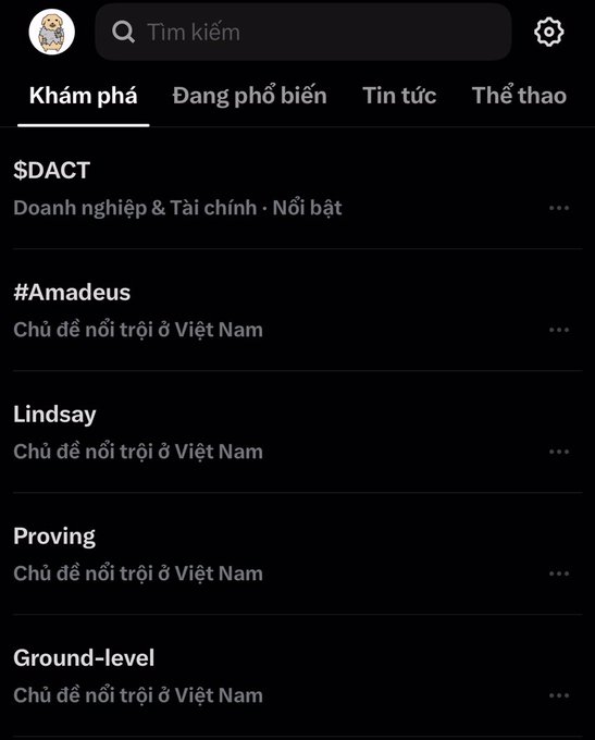 A Twitter/X trending topics screen in Vietnamese showing hashtags like #Amadeus, $DACT, and topics trending in Vietnam.