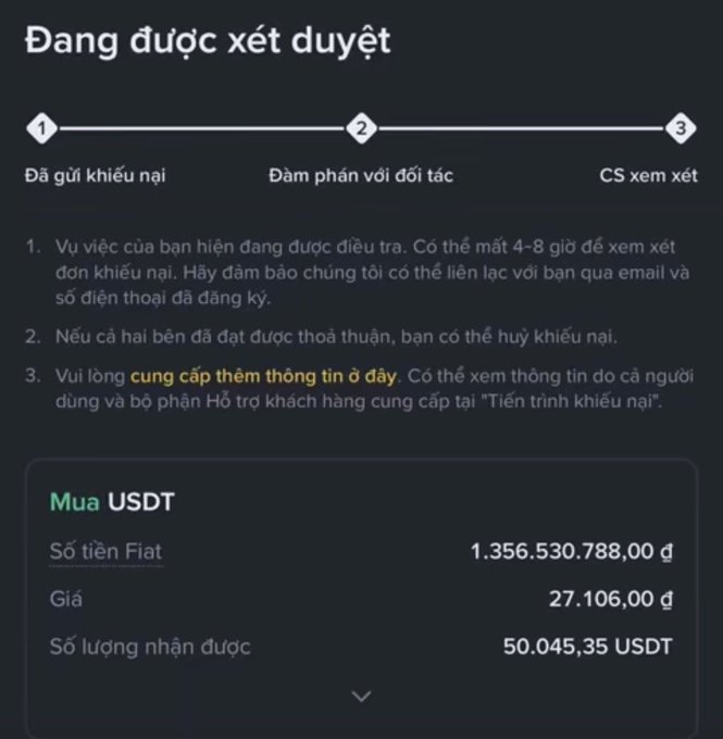 A Binance dispute review status page in Vietnamese showing a P2P USDT purchase in 'Under Review' stage, with Fiat amount of 1,356,530,788 ₫ and 50,045.35 USDT received.