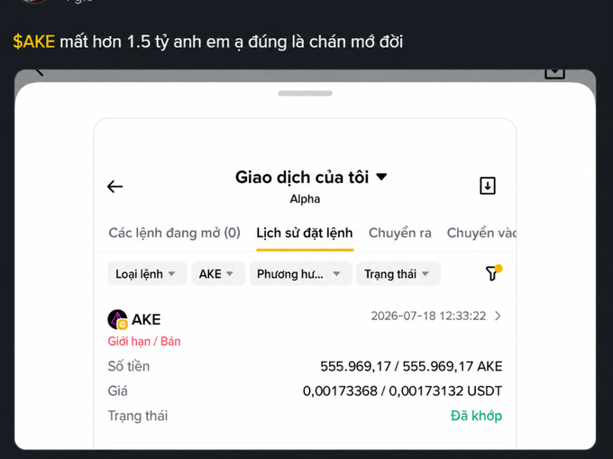 A Vietnamese cryptocurrency trading screenshot showing an order history for AKE token, with text '$AKE mất hơn 1.5 tỷ anh em a đúng là chán mồ đối' and details showing 555,969.17 AKE at 0.00173368 USDT, marked as 'Đã khớp' (matched).