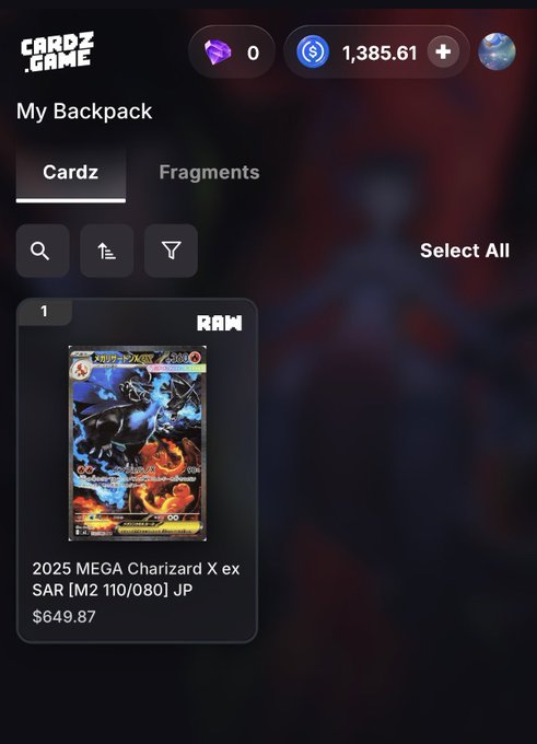 The image shows a digital card collection app called "Cardz Game" displaying a backpack with a single valuable 2025 Mega Charizard X ex SAR card [M2 110/080] JP valued at $649.87, alongside a balance of 1,385.61 coins, visually representing the "大獎在這裡!" (Jackpot is here!) post by showcasing a prized Pokémon card treasure.