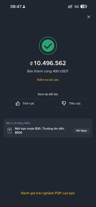 A Vietnamese-language crypto app screen showing a successful sale of '400 USDT' with a balance of 10,496,562 d.