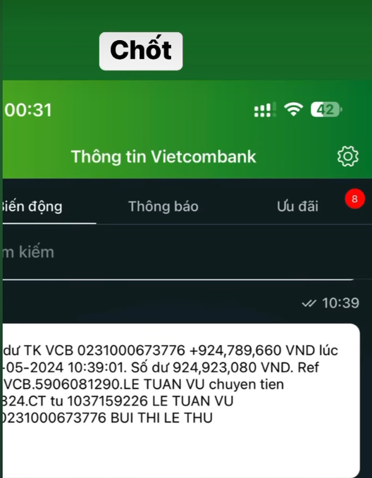A Vietnamese banking app screenshot from 'Chớt' showing a Vietcombank transaction notification crediting +924,789,660 VND to account 0231000673776 on 12-05-2024.