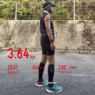 A man in a black running outfit and cap stands on a paved surface, reflecting on his first workout since a trail race. The image displays his running stats: 3.64 km in 25:31, with 264 kcal burned, an average pace of 7'00"/km, and notes that his right ankle has no discomfort, though his heart rate remained elevated—captured by a COROS watch.