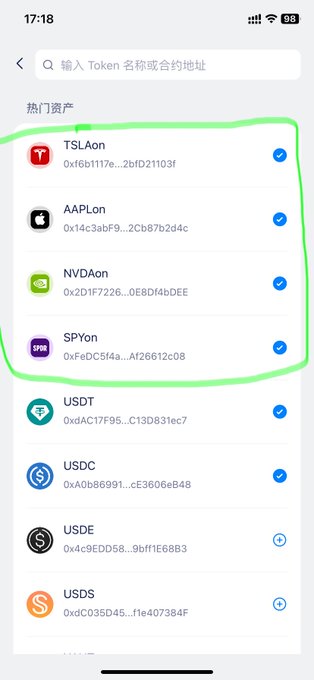 A mobile wallet interface displaying a token selection screen with highlighted "热门资产" (Hot Assets) featuring tokenized U.S. stocks—TSLAon (Tesla), AAPLon (Apple), NVDAon (Nvidia), and SPYon (S&P 500 ETF)—alongside stablecoins like USDT, USDC, USDE, and USDS. The image illustrates the Ondo Finance tokenized stock products mentioned in the post, showing their blockchain contract addresses available for selection in the wallet.