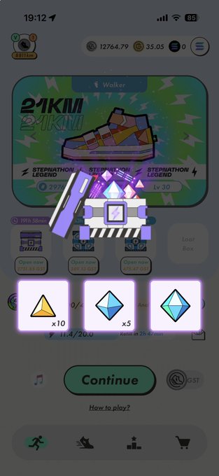 The image shows a phone screen with an app icon displayed, which appears to be a game or puzzle. The main focus of the image is a purple square with a yellow triangle inside, surrounded by other squares containing different icons such as a running shoe, a car, and a person. The background color of the image is white, and there are several words written in green text that read "MB8開封みません" and "#STEPN".