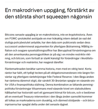 The image displays a Swedish-language article titled "En makrodriven uppgång, förstärkt av den största short squeezeen någonsin" (A macro-driven rally, reinforced by the biggest short squeeze ever), discussing Bitcoin's recent rally driven by macro factors including a historic short squeeze and shifting Federal Reserve inflation expectations. The accompanying post about CoinShares' Bitcoin price forecast aligns with the article's theme of macro-driven Bitcoin movements and resistance around $80,000 amid Federal Reserve policy uncertainty.