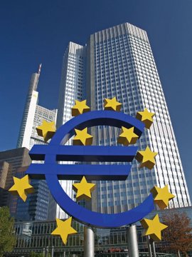 The iconic Euro sign sculpture stands prominently in front of the European Central Bank headquarters in Frankfurt, symbolizing the institution at the center of the digital euro debate between monetary innovation and privacy concerns.