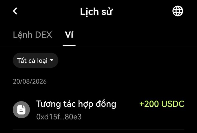 A Vietnamese-language wallet transaction history screen showing a contract interaction on 20/08/2026 receiving +200 USDC.