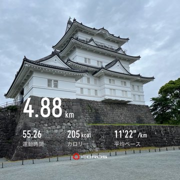 The image shows a large white building with multiple levels, possibly an old castle or pagoda. The photo has been edited to include information about the building's height and weight, as well as the time of day. There are also some Japanese characters in the image that may be related to the post.
