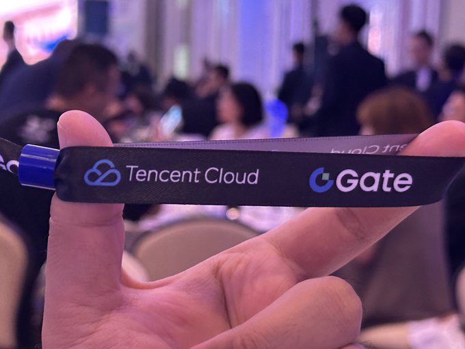 A person holds up a black lanyard featuring the "Tencent Cloud" and "Gate" logos, displaying their VIP credentials at what appears to be a sponsored dinner event.

The lanyard visually confirms the post's mention of the rare Tencent Cloud sponsorship of the Gate.io dinner, serving as a tangible "proof" of attendance at the co-sponsored event.