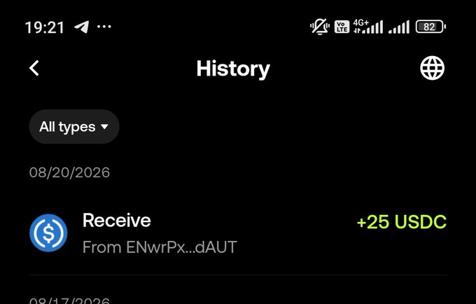 A mobile phone screenshot shows a dark-themed cryptocurrency wallet history page, displaying a "Receive" transaction of +25 USDC from "ENwrPx...dAUT" dated 08/20/2026, with 82% battery and 19:21 time shown.