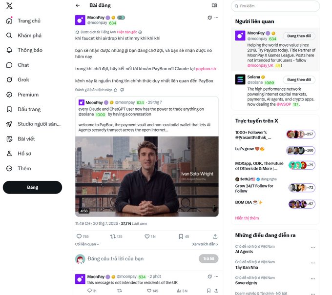 Screenshot of a social media platform (appears to be X/Twitter) showing MoonPay (@moonpay, 634 followers) posts in Vietnamese, with the latest post dated "30 Thg 7, 2026" reading "this message is not intended for residents of the UK" and showing engagement metrics (31 replies, 145 reposts, 3K likes), alongside related accounts like Solana and trending topics. The interface displays engagement stats of 765 comments, 125 reposts, 1K likes, and 45 bookmarks for the main post, illustrating the viral momentum described in the caption.