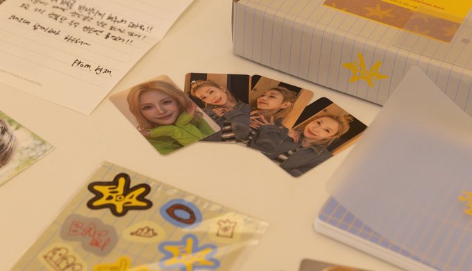 A flat lay shows a handwritten letter from 'Mom, Kim,' four photobooth strips featuring a blonde woman making cute poses, and stationery with a '4타' logo and stickers.