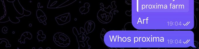 A mobile chat screenshot with a dark patterned background, showing two messages in Spanish: 'Arf' and 'Whos proxima', both sent at 19:04.