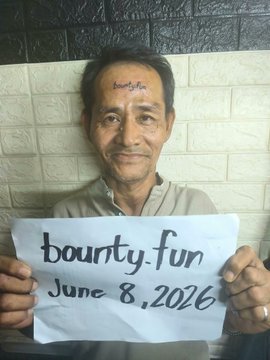 The image shows a man holding up a piece of paper with writing on it, which appears to be a sign or poster related to a specific event or cause. The text on the paper reads "وزمع تتدخل منصة Pump.fun لاقاف هذه المعدمة ممكن يعملون كلشي مقابل حفنة دولارات, كيف اذا كان المقابل الاف الدولارات.". The man is smiling and appears to be happy about the event or cause represented by the sign.