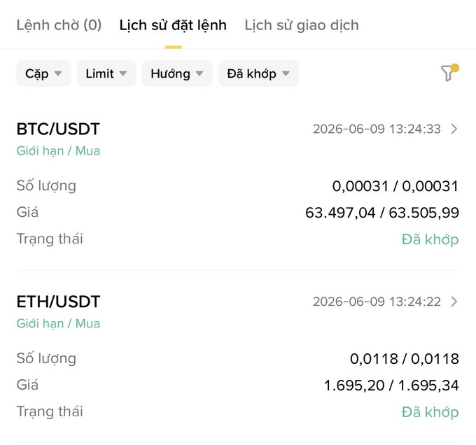The image features a screenshot of an excel sheet, presumably used for tracking cryptocurrency transactions or other financial information. The main focus of the image is a cell containing two rows of data, one labeled "btc" and the other labeled "eth". Each row has numbers written in Vietnamese script and there is also a cell within the main spreadsheet that displays the time, which reads from 2016-07-13 12:53:52 pm. The image's caption suggests it is related to a post about Bitcoin or Ether on Twitter at that time.