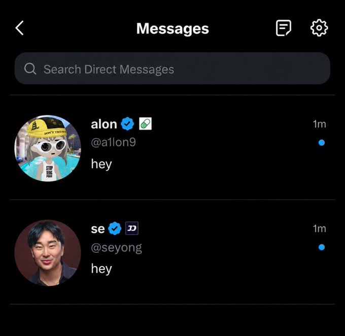 A screenshot of a Messages inbox displaying two unread direct messages from users "alon" (@a11on9) and "se" (@seyong), both saying "hey" with 1m timestamps. The image appears unrelated to the accompanying post about trading fees on "pump" versus "fomo" platforms, as it simply shows a messaging interface rather than any fee comparison data.